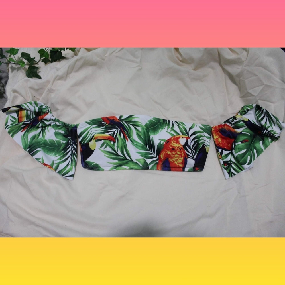 Forever 21 Tropical Bikini Top Size M